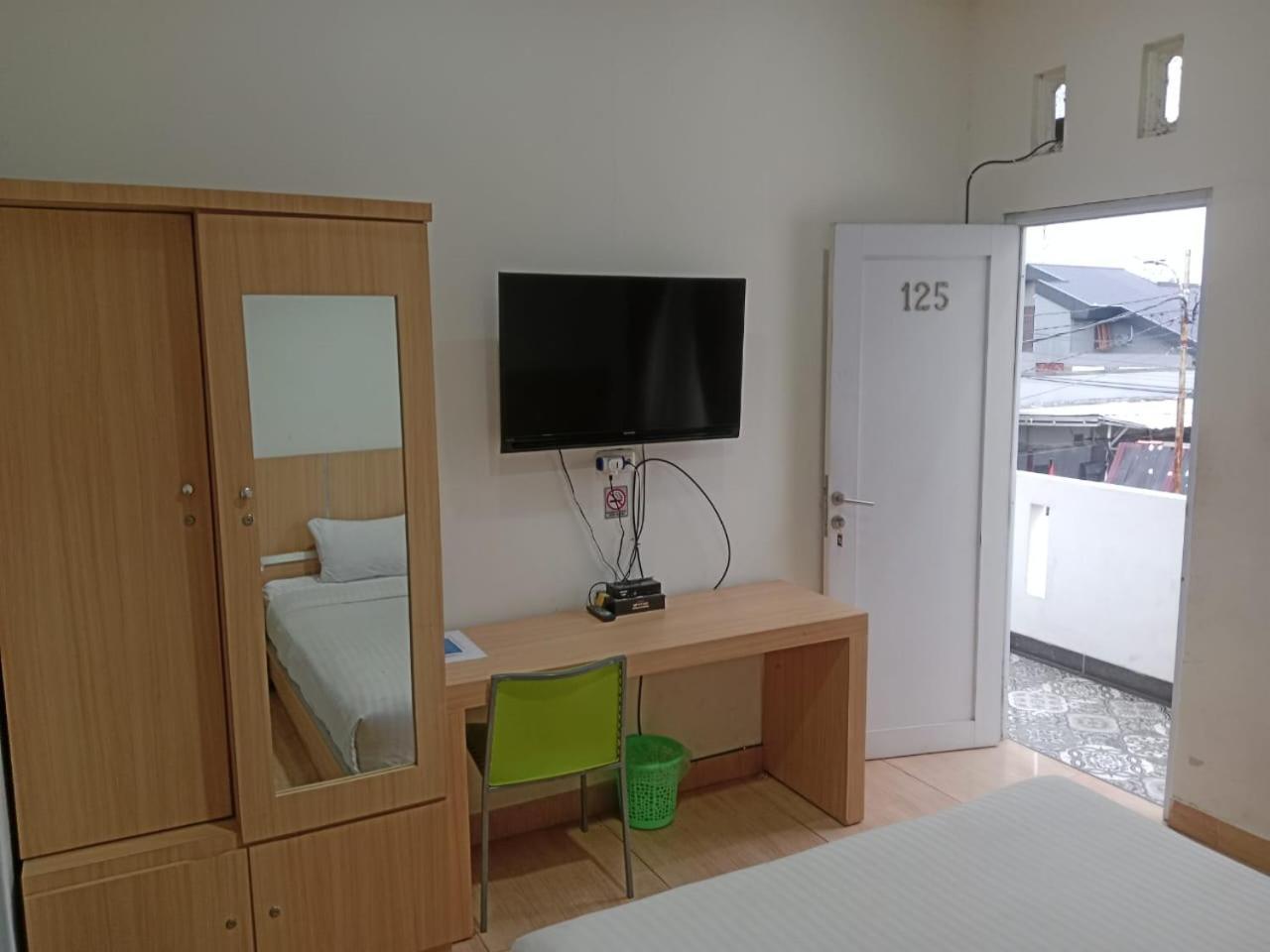 Macan Kumbang Residence Palembang Kültér fotó